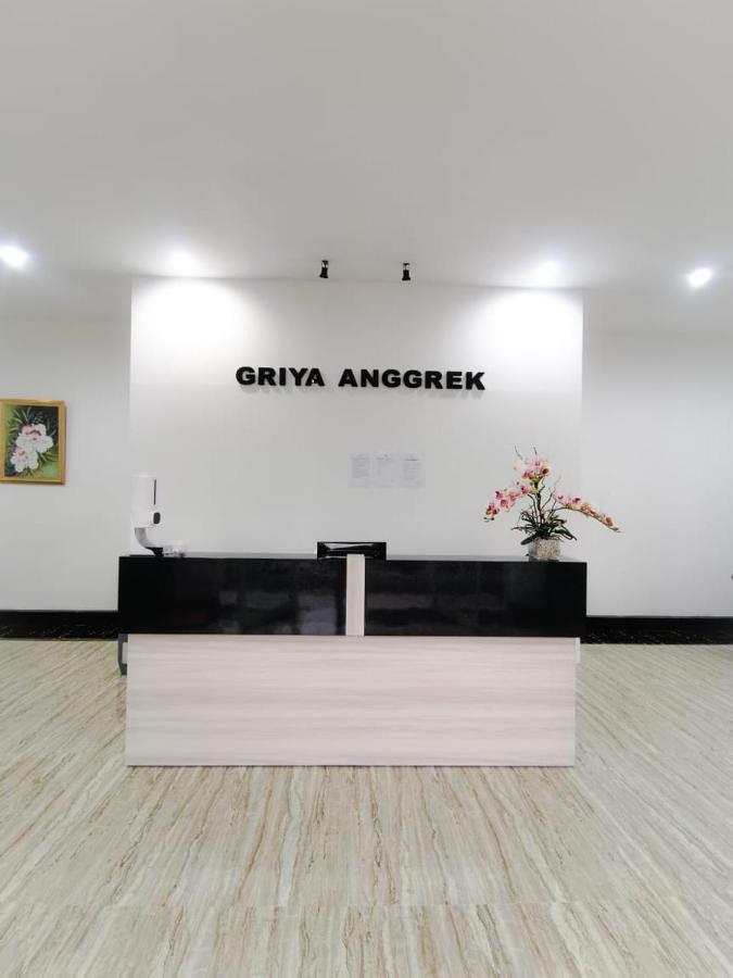 Griya Anggrek Hotell Trenggalek Exteriör bild